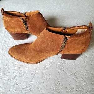 Franco Sarto ankle boots. Size 9M. Dual-sided zippers. Color: Rust suede uppers